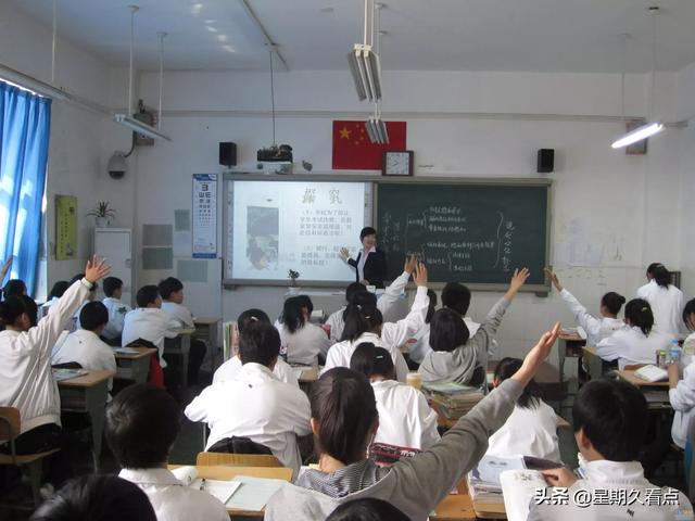 韩剧《辛苦的老师》（韩剧《辛苦的老师》努努）