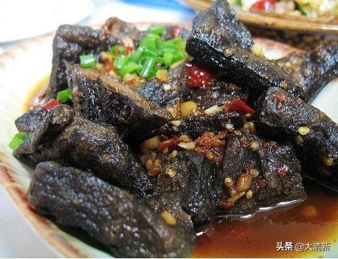 在餐车里边卖边做（买个餐车卖快餐赚钱吗）